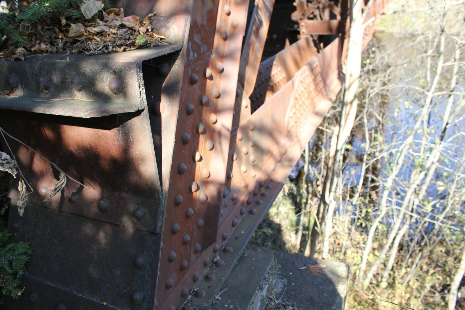 Lower angle connection